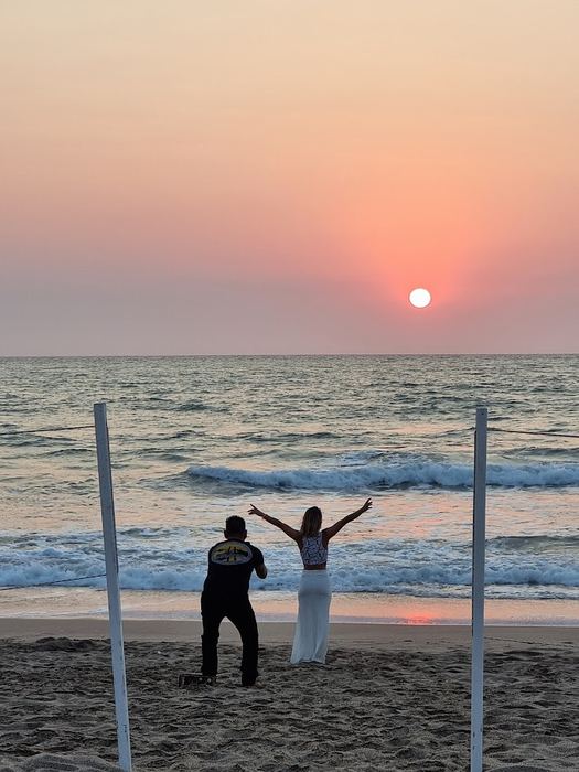 Sesión de fotos en la playa al atardecer