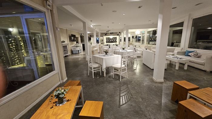 Salón listo para recibir invitados
